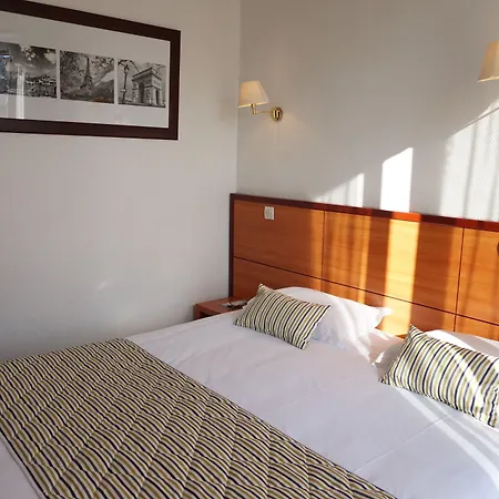 Coypel By Magna Arbor Hotel Parigi